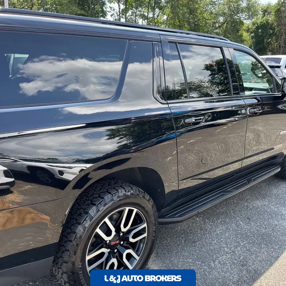 2022 GMC Yukon XL AT4