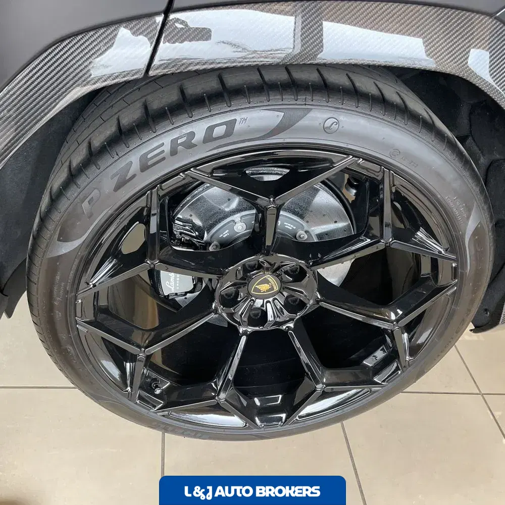 2024 Lamborghini Urus Performante