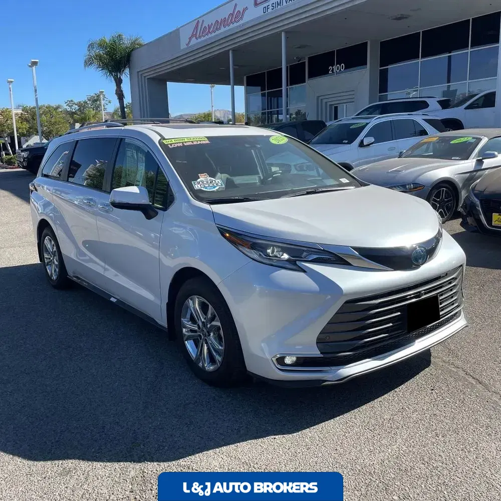 2023 Toyota Sienna Platinum 7-Passenger