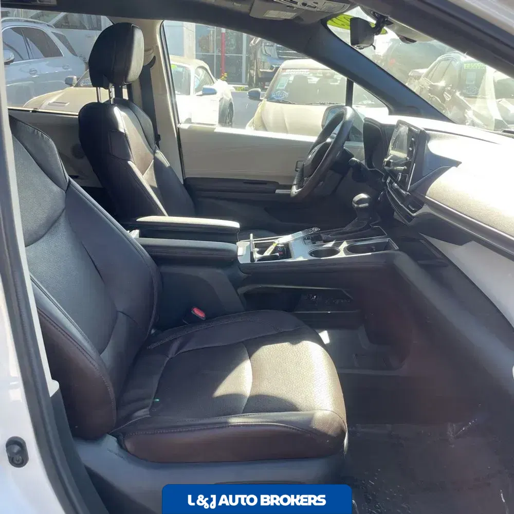2023 Toyota Sienna Platinum 7-Passenger
