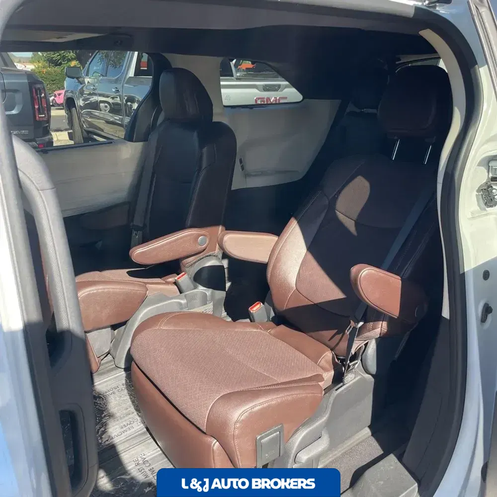 2023 Toyota Sienna Platinum 7-Passenger