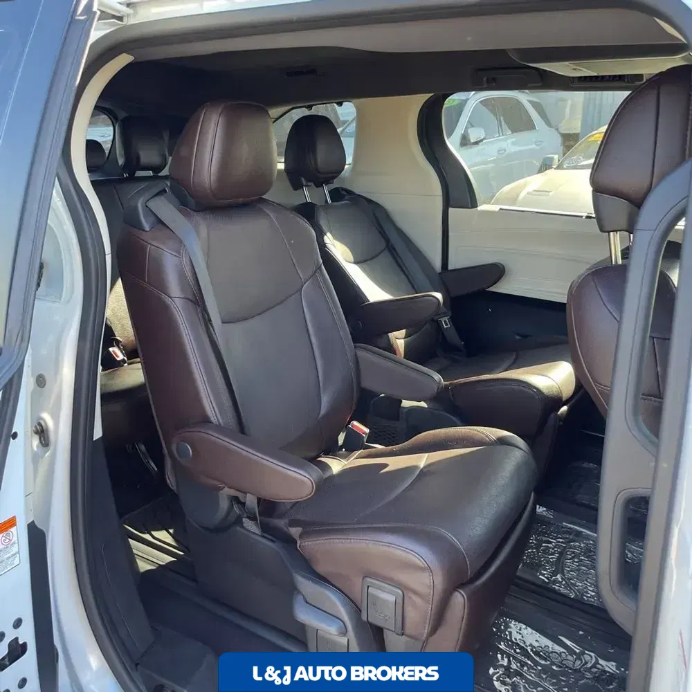2023 Toyota Sienna Platinum 7-Passenger