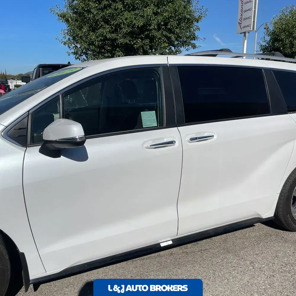 2023 Toyota Sienna Platinum 7-Passenger