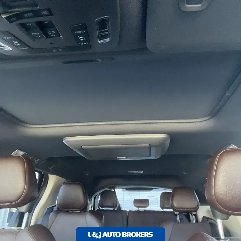 2023 Toyota Sienna Platinum 7-Passenger