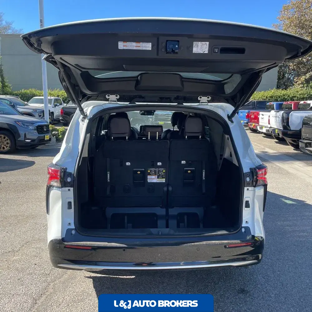 2023 Toyota Sienna Platinum 7-Passenger