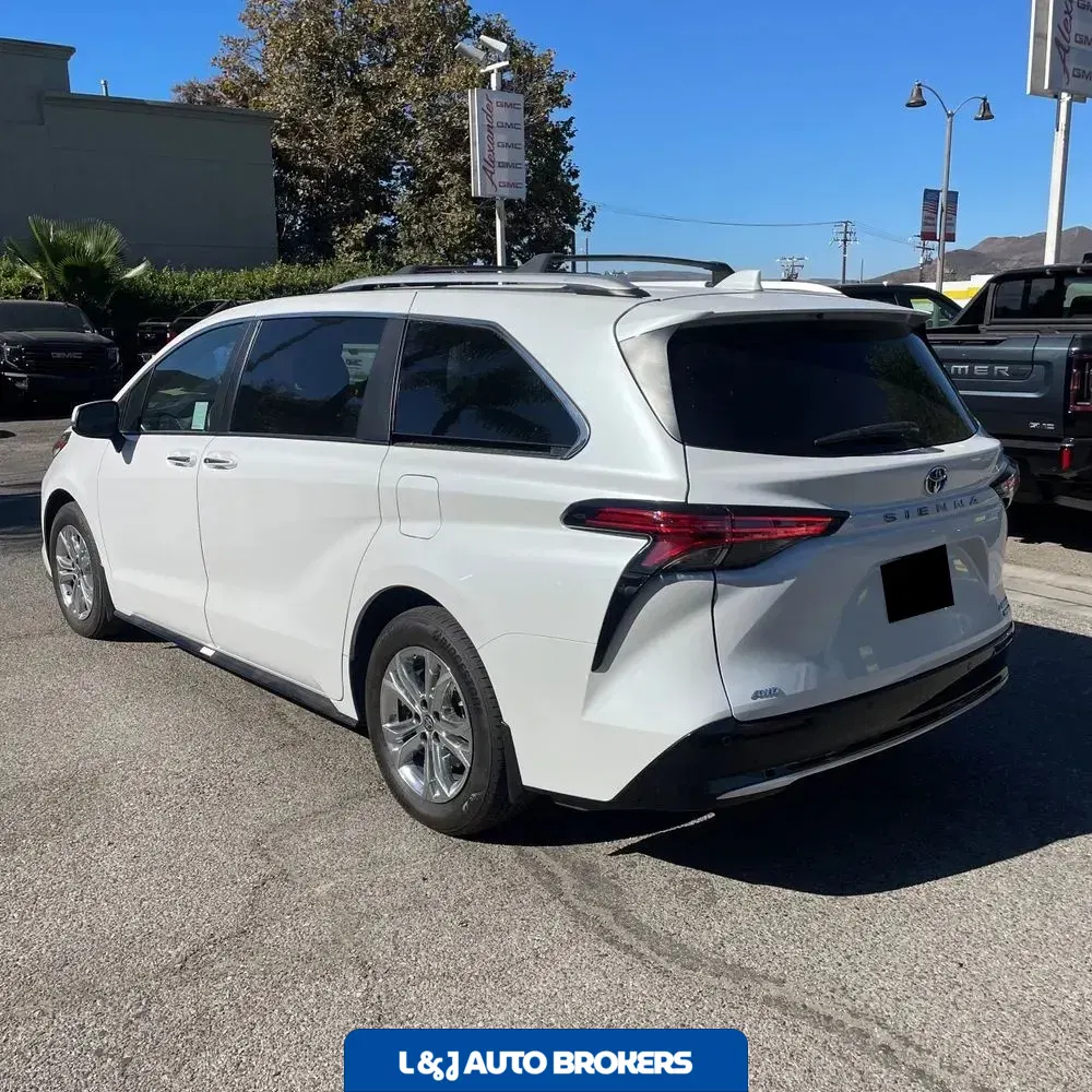 2023 Toyota Sienna Platinum 7-Passenger