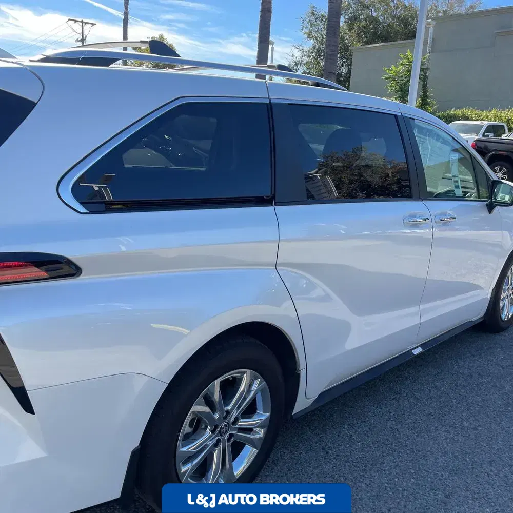2023 Toyota Sienna Platinum 7-Passenger