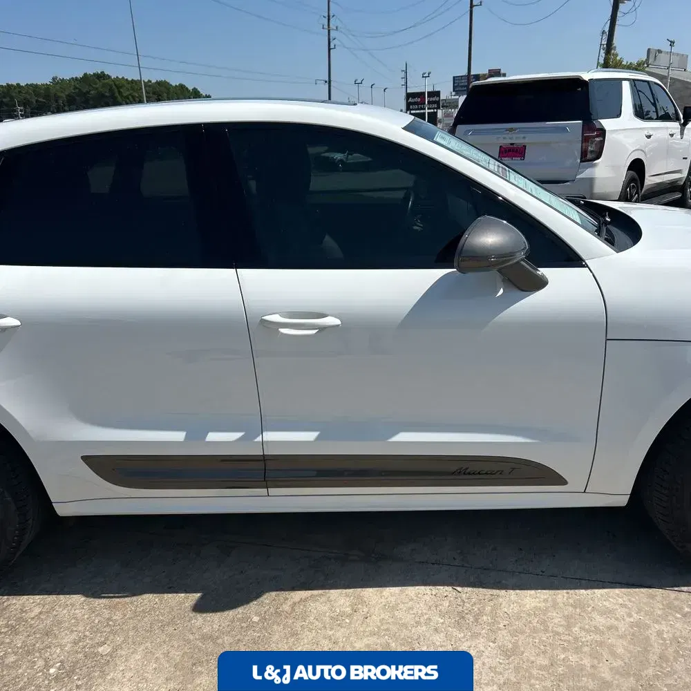 2024 Porsche Macan Base