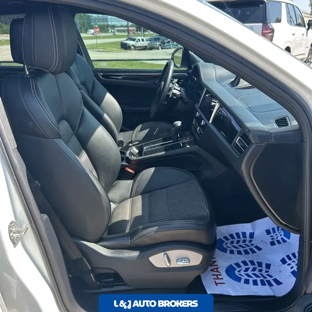 2024 Porsche Macan Base