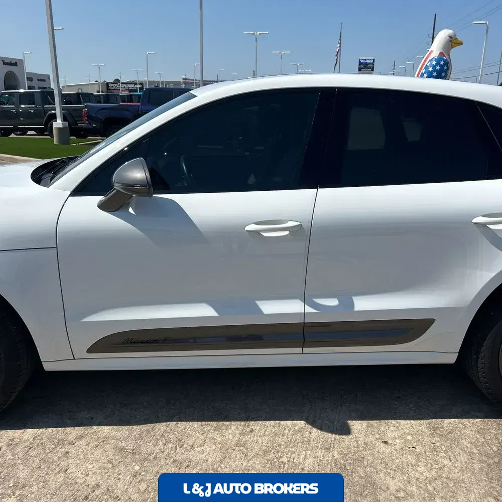2024 Porsche Macan Base