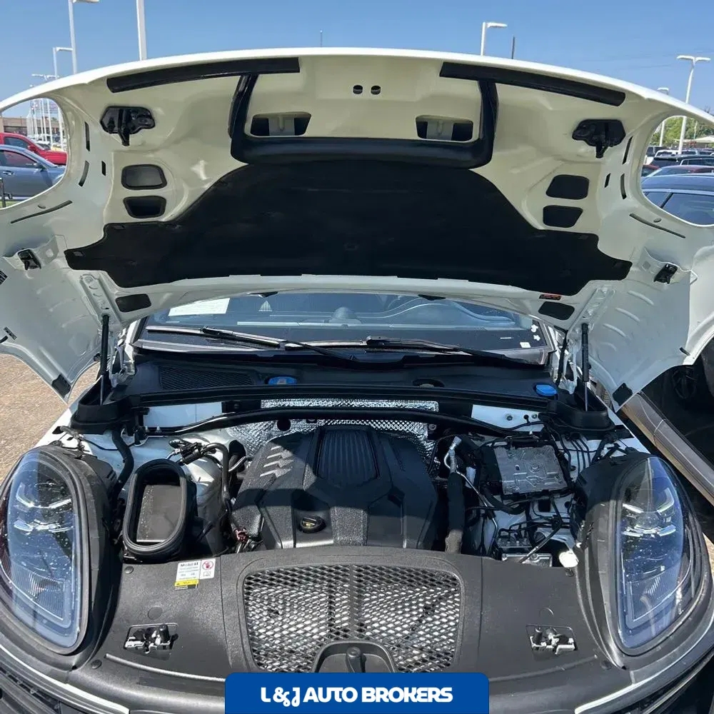 2024 Porsche Macan Base