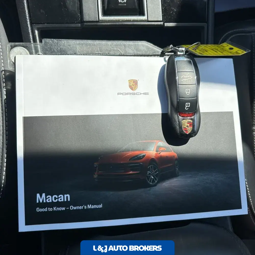 2024 Porsche Macan Base
