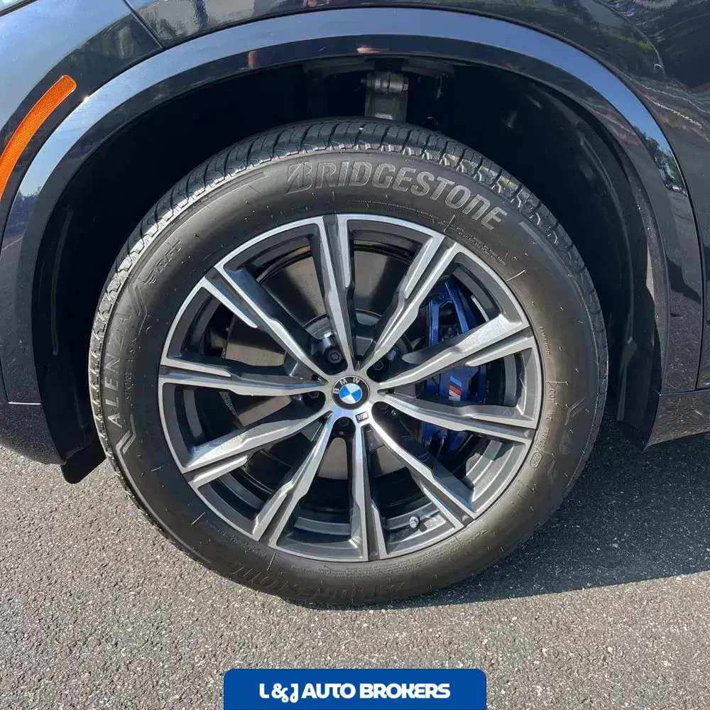 2025 BMW X5 M60i