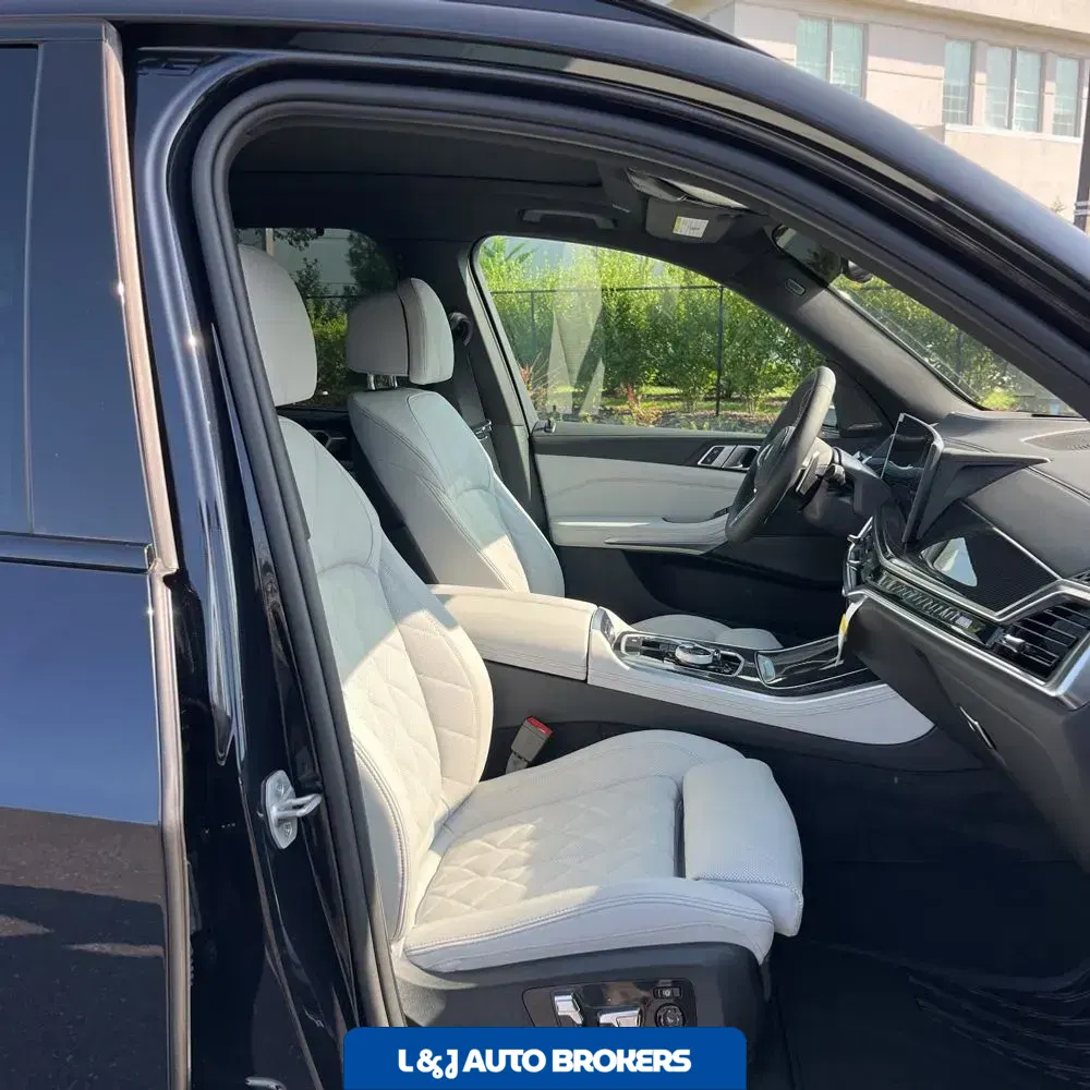 2025 BMW X5 M60i
