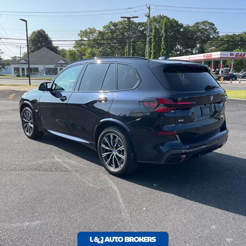 2025 BMW X5 M60i