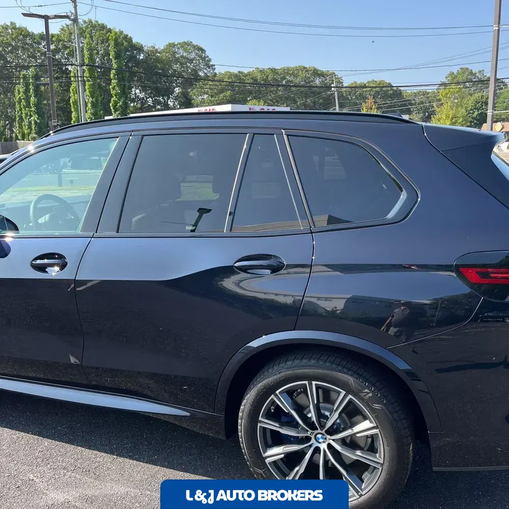 2025 BMW X5 M60i