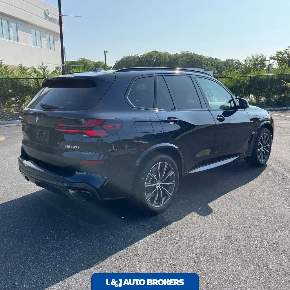 2025 BMW X5 M60i