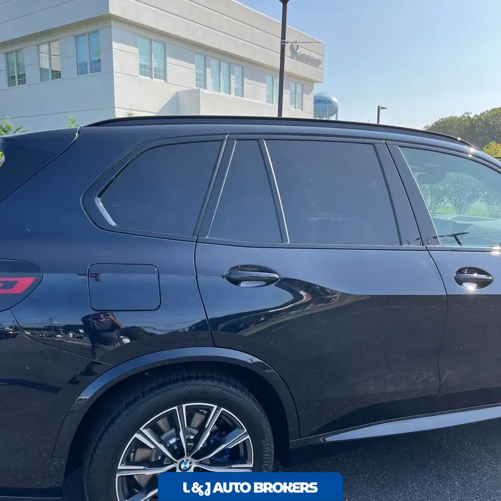 2025 BMW X5 M60i
