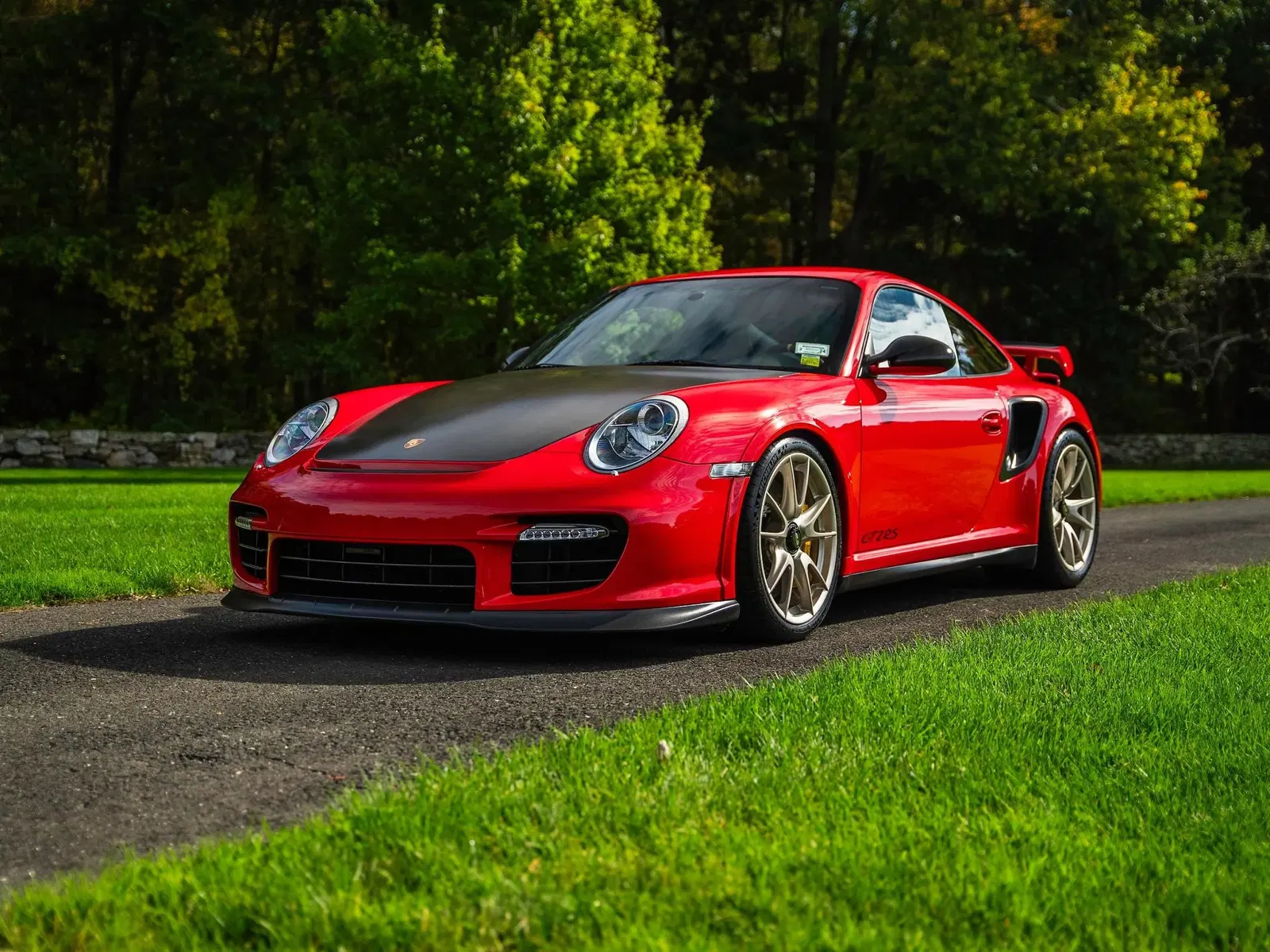 4k-Mile 2011 Porsche 911 GT2 RS