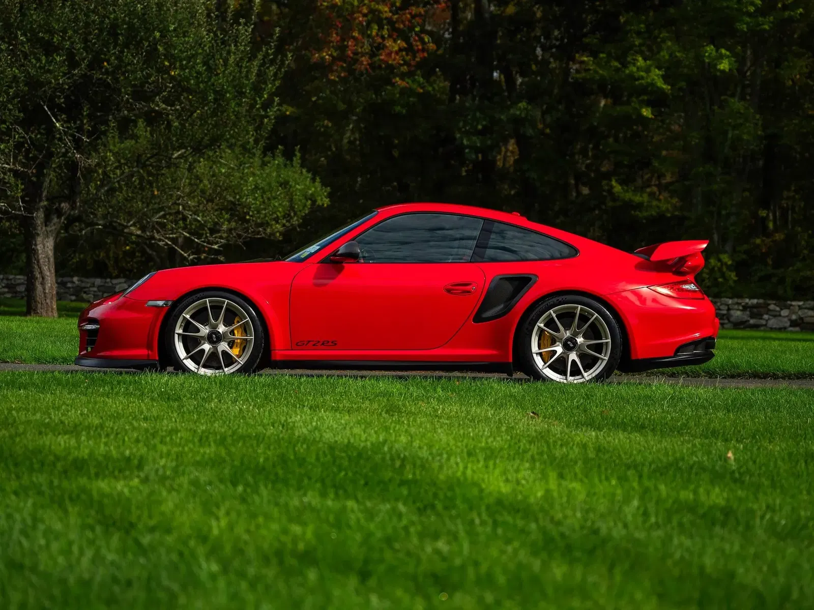 4k-Mile 2011 Porsche 911 GT2 RS