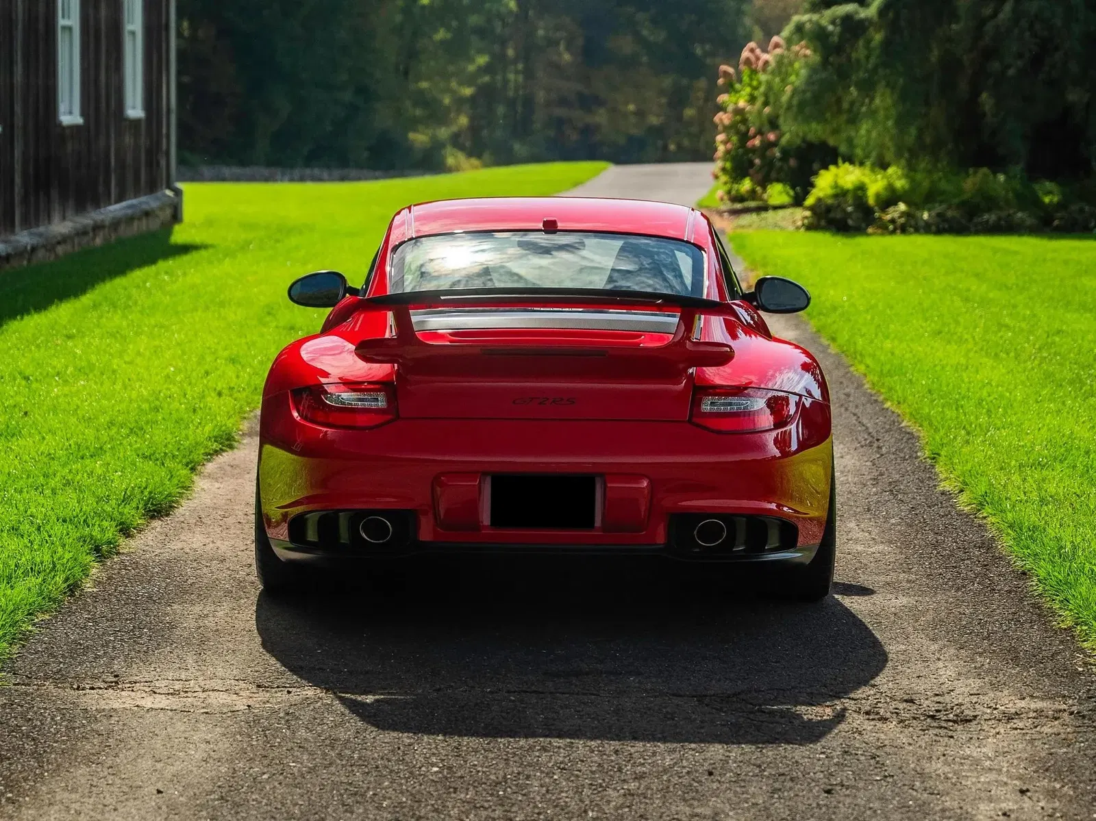 4k-Mile 2011 Porsche 911 GT2 RS