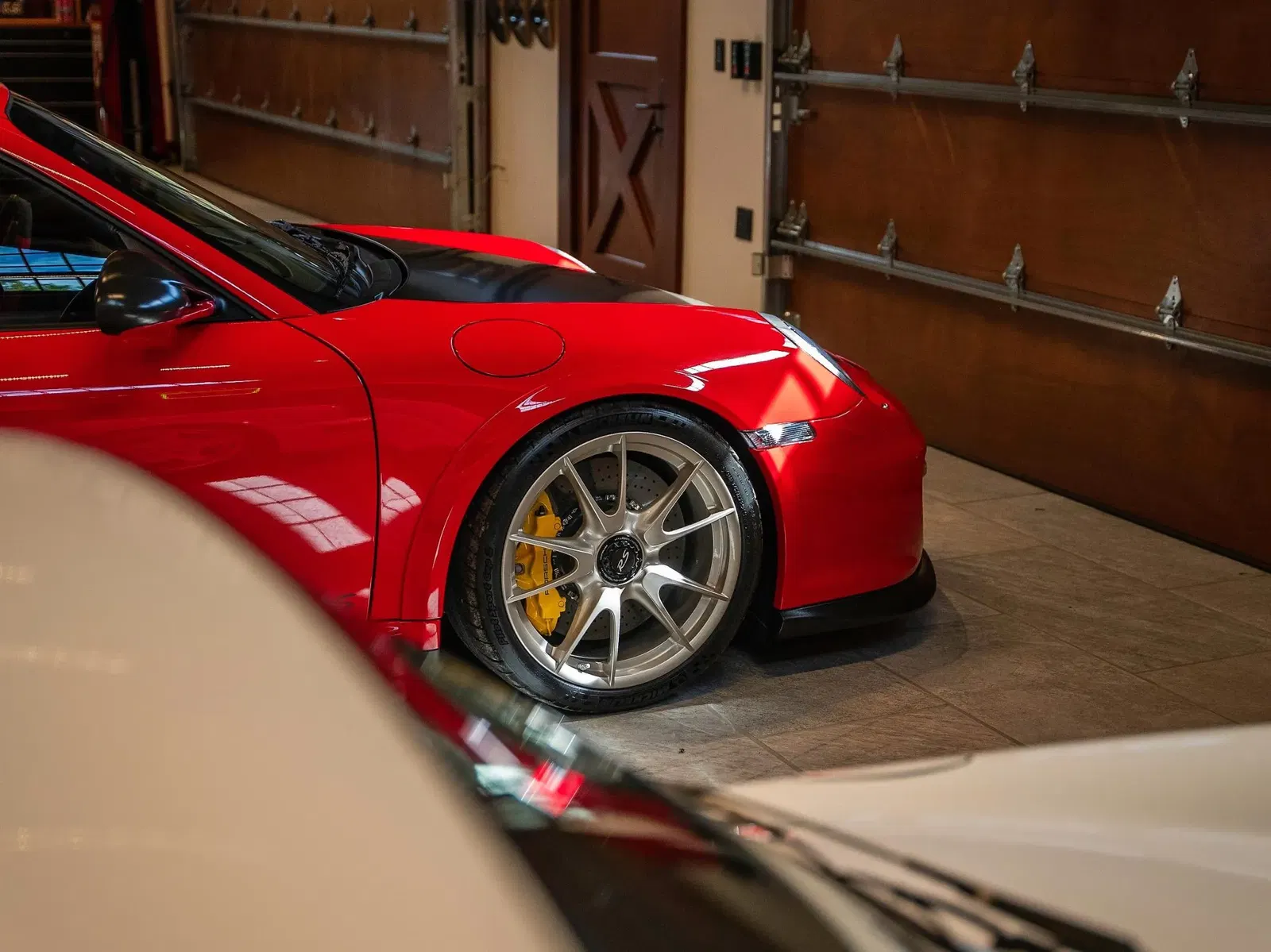 4k-Mile 2011 Porsche 911 GT2 RS