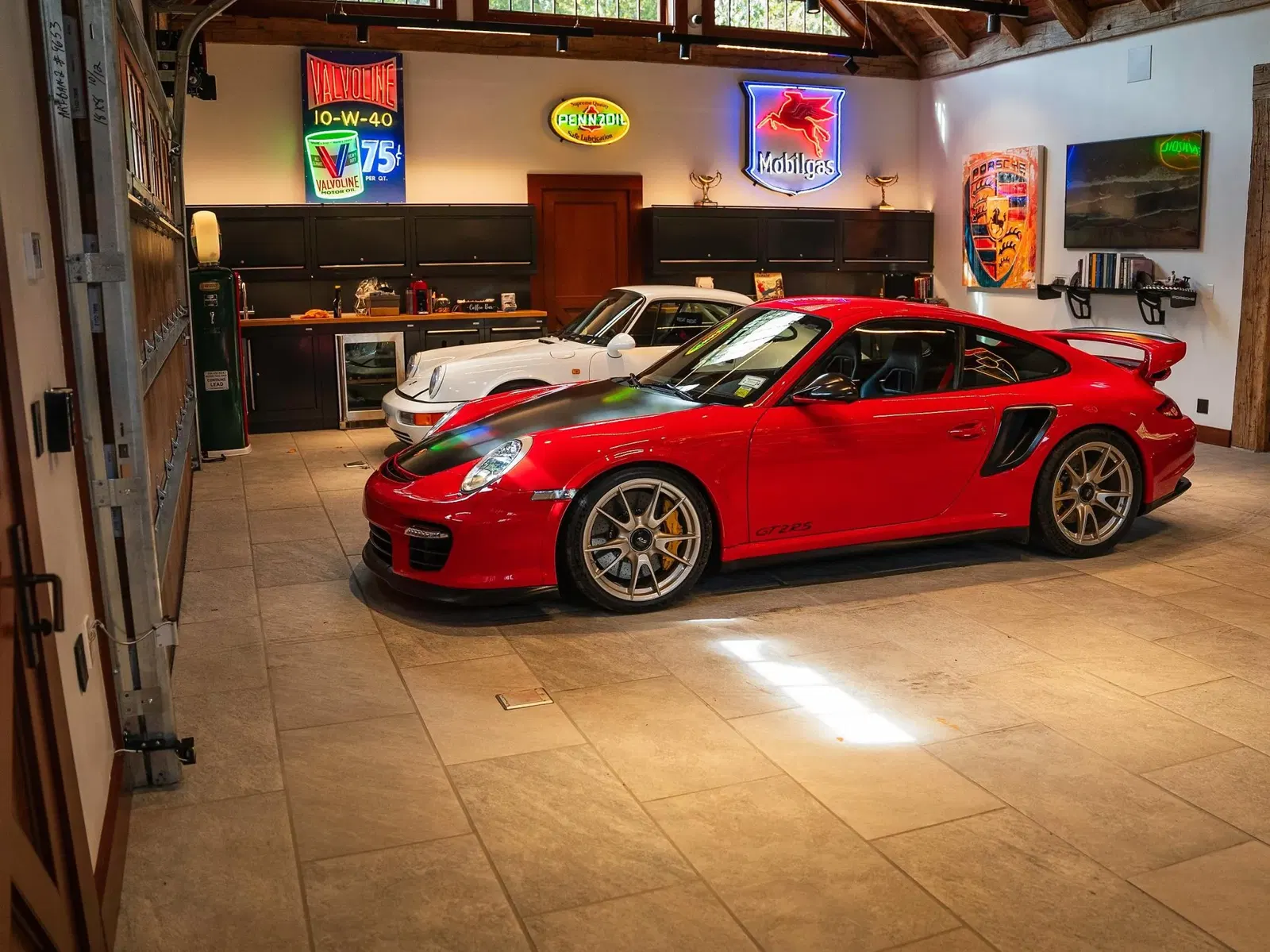 4k-Mile 2011 Porsche 911 GT2 RS