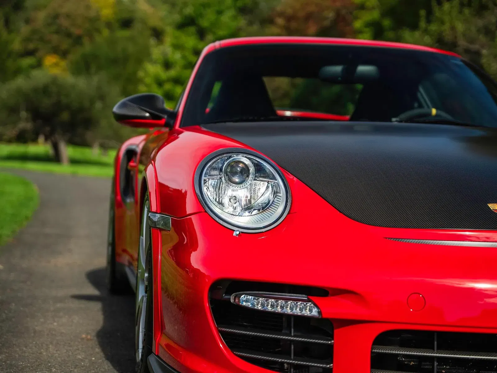4k-Mile 2011 Porsche 911 GT2 RS