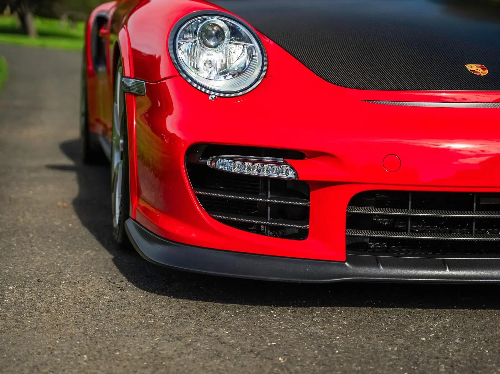 4k-Mile 2011 Porsche 911 GT2 RS
