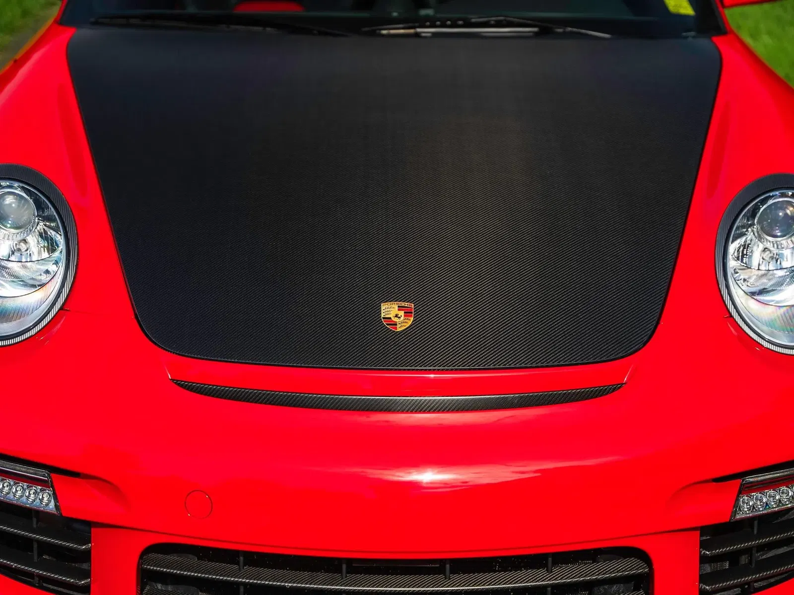 4k-Mile 2011 Porsche 911 GT2 RS