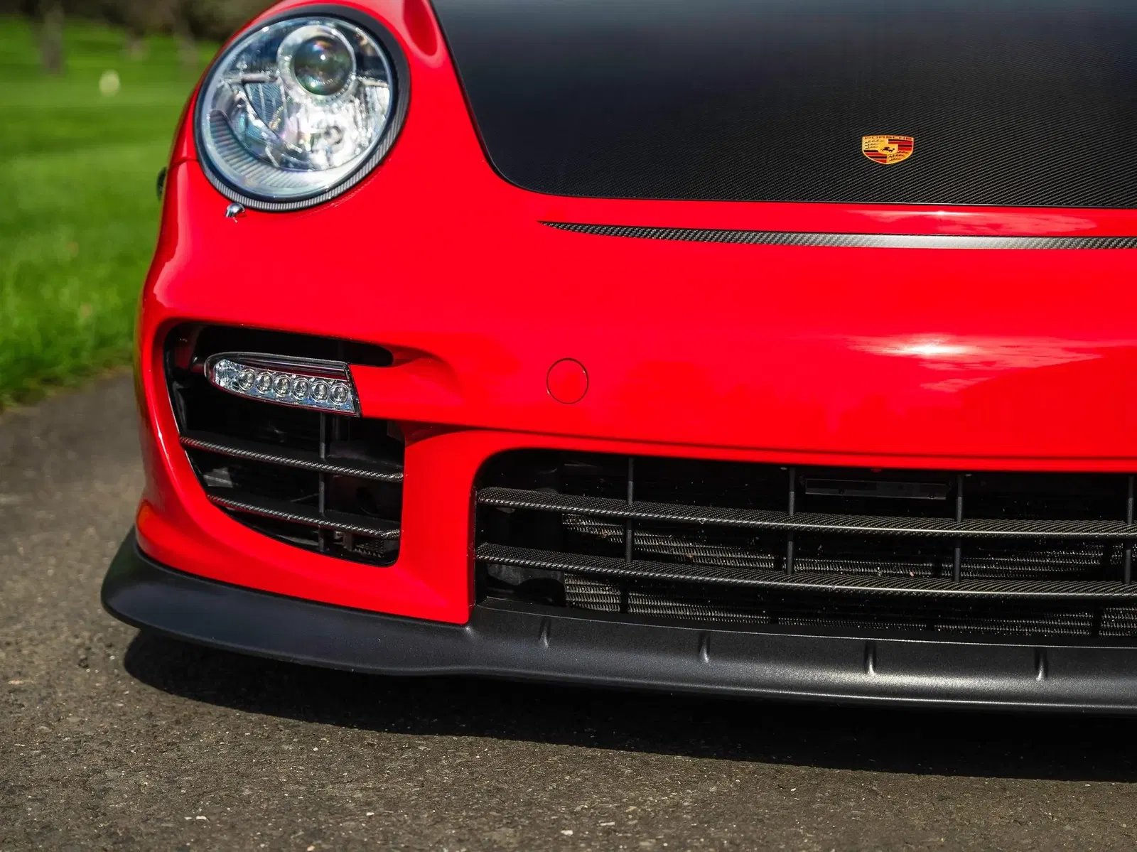 4k-Mile 2011 Porsche 911 GT2 RS
