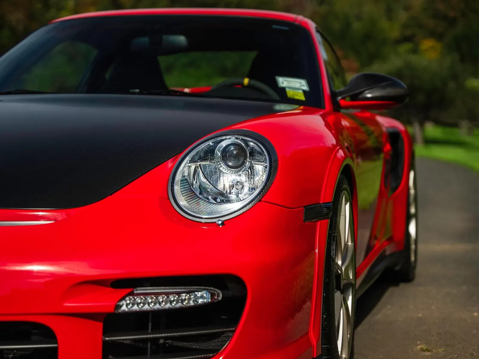 4k-Mile 2011 Porsche 911 GT2 RS