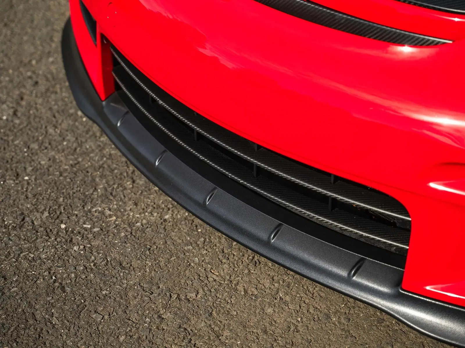 4k-Mile 2011 Porsche 911 GT2 RS