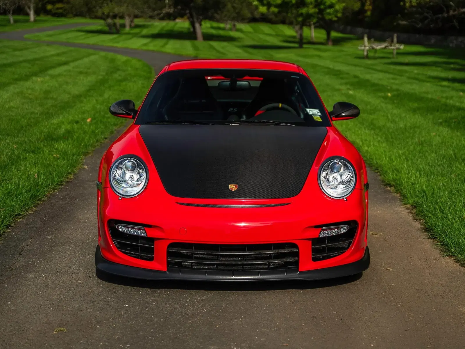 4k-Mile 2011 Porsche 911 GT2 RS
