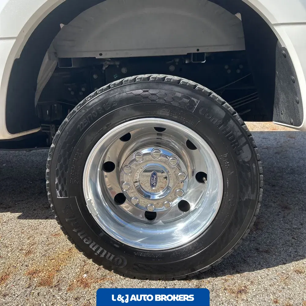 2025 Ford F-450 Super Duty Platinum