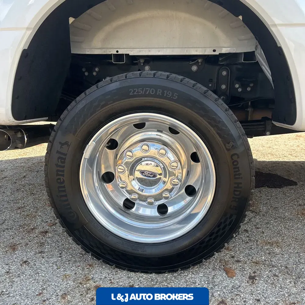 2025 Ford F-450 Super Duty Platinum