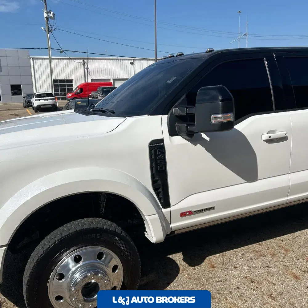 2025 Ford F-450 Super Duty Platinum
