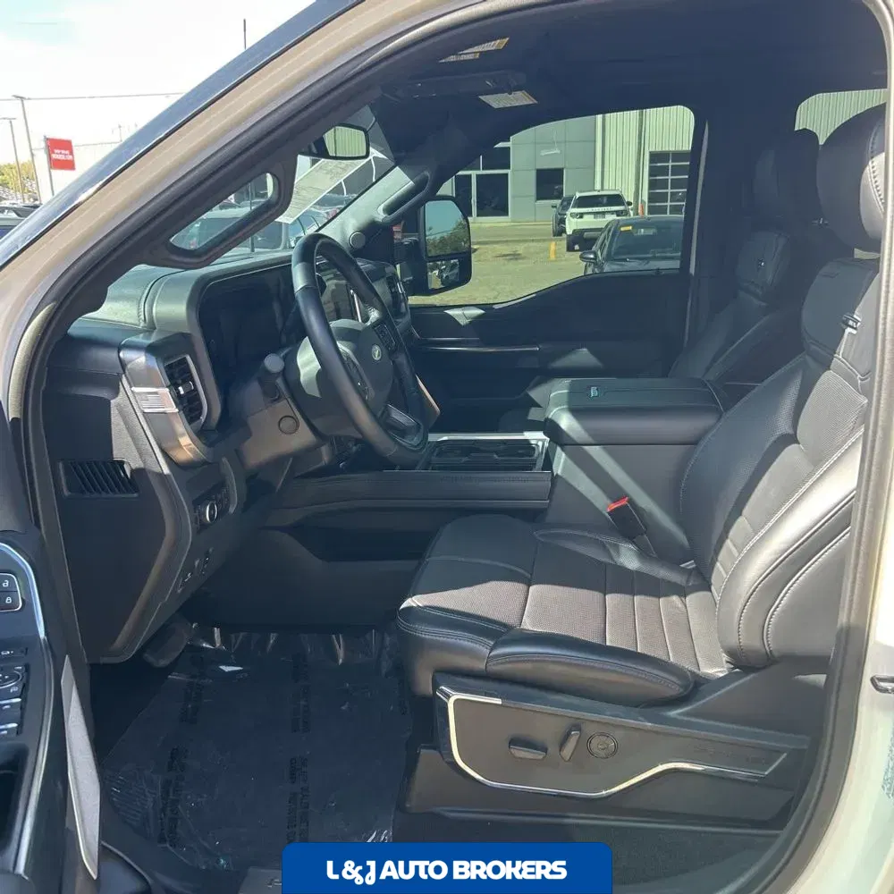 2025 Ford F-450 Super Duty Platinum