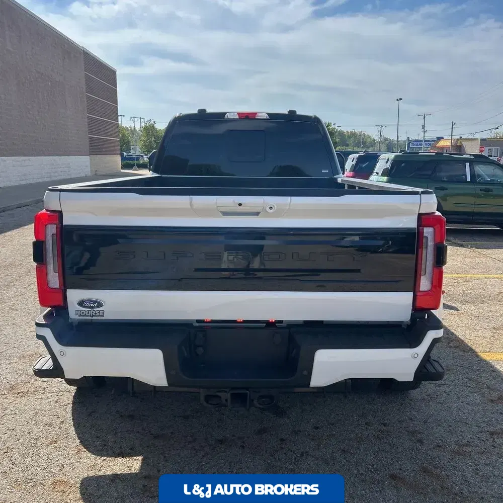 2025 Ford F-450 Super Duty Platinum