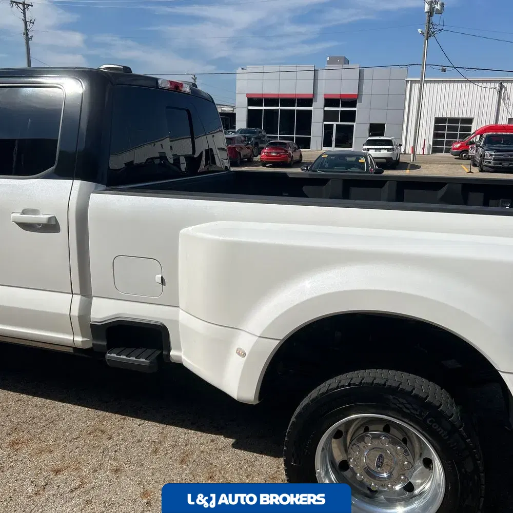 2025 Ford F-450 Super Duty Platinum