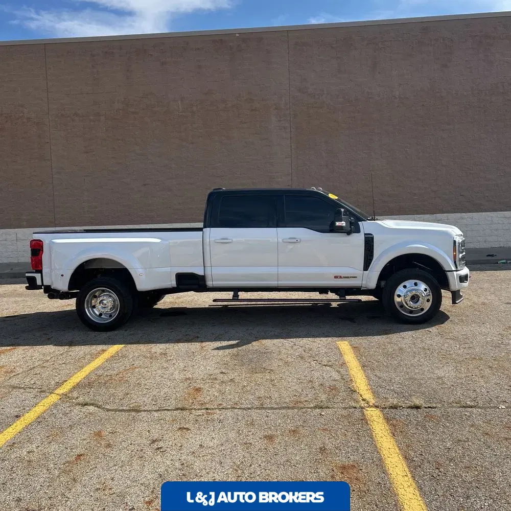 2025 Ford F-450 Super Duty Platinum