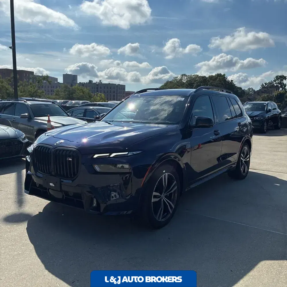 2023 BMW X7 M60i