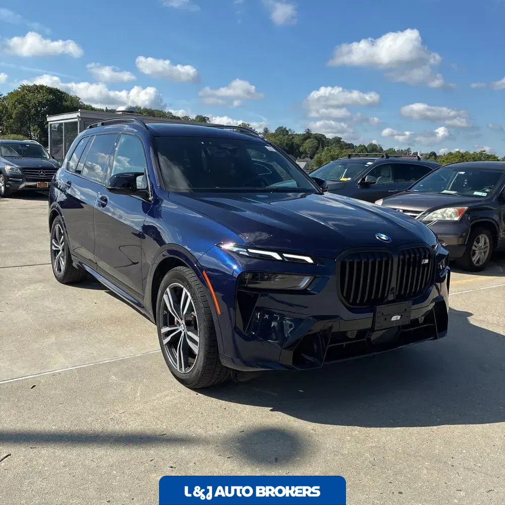 2023 BMW X7 M60i