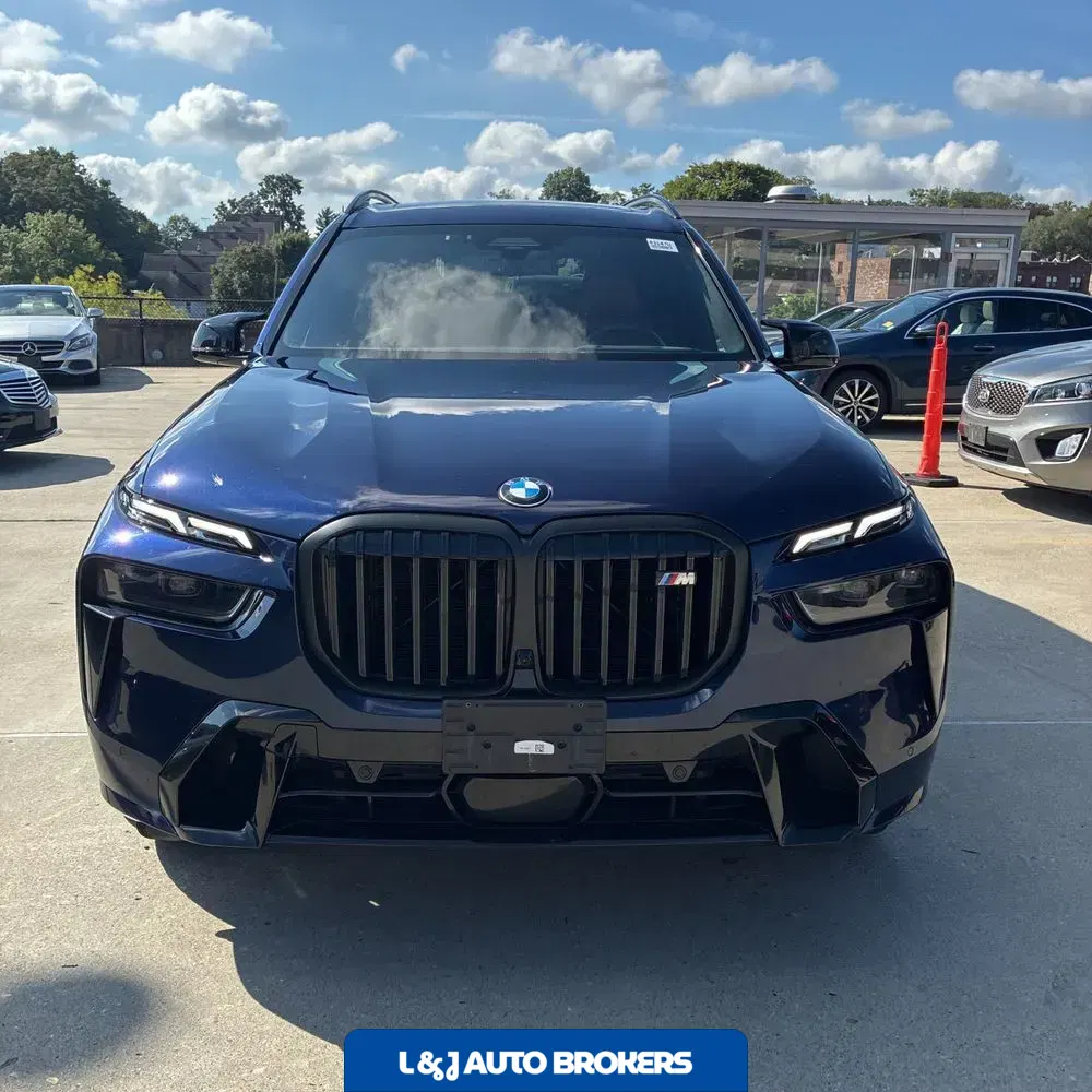 2023 BMW X7 M60i