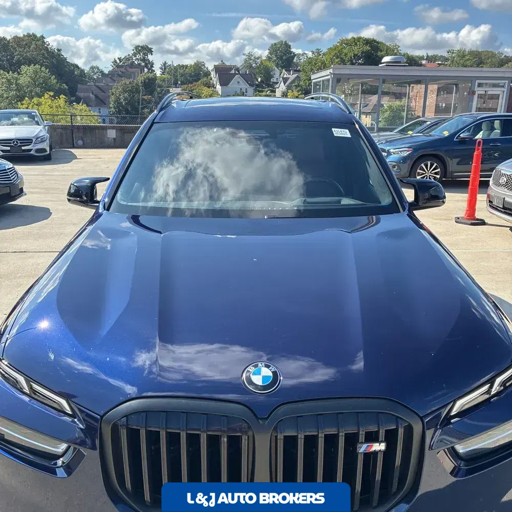 2023 BMW X7 M60i
