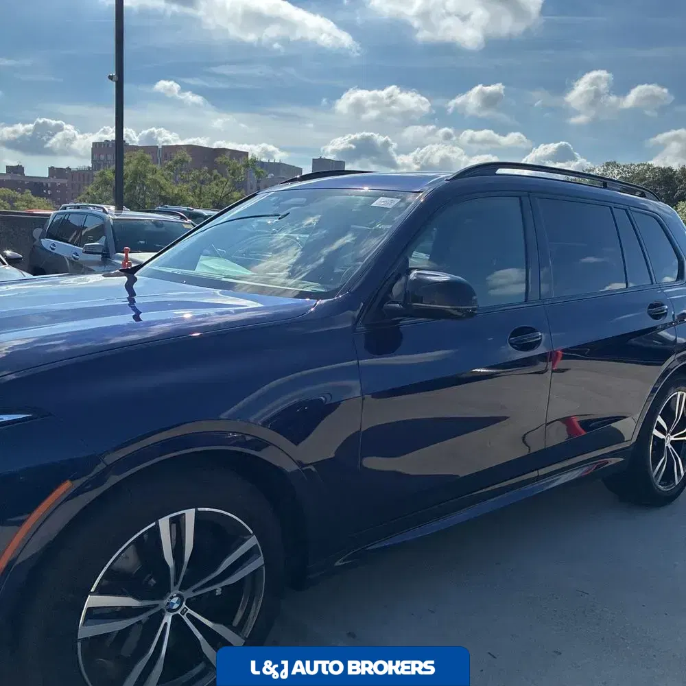 2023 BMW X7 M60i
