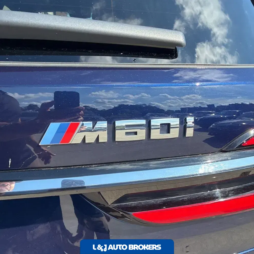 2023 BMW X7 M60i