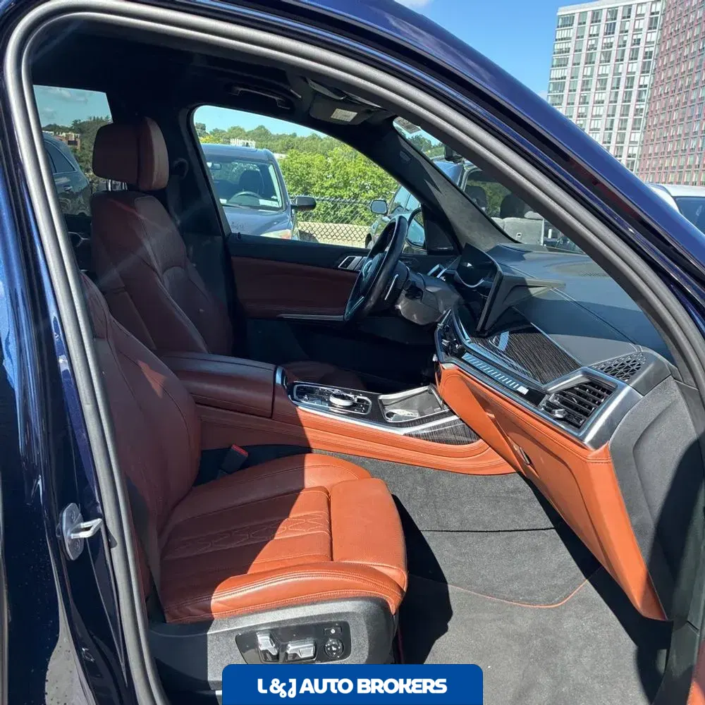 2023 BMW X7 M60i