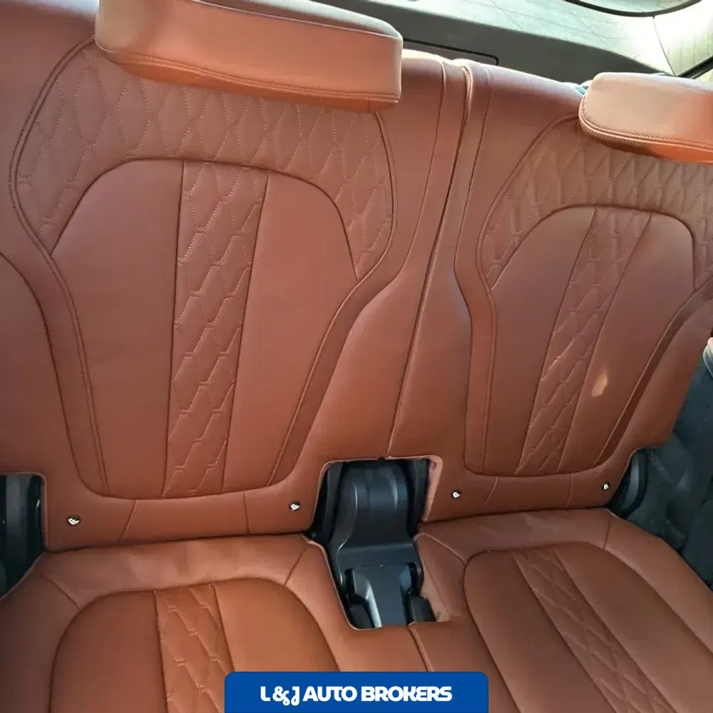 2023 BMW X7 M60i