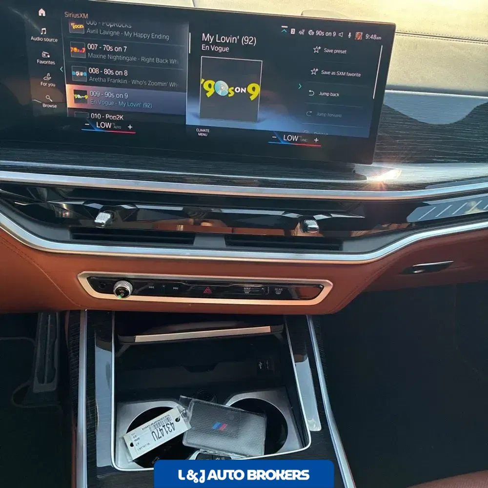 2023 BMW X7 M60i